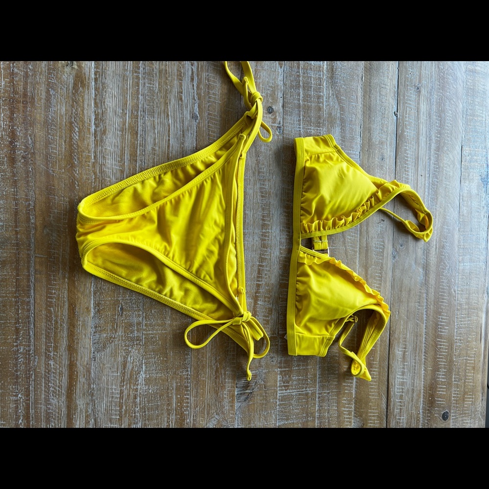Yellow ruffle bikini
